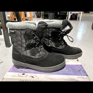 Sketchers women Snow Boots